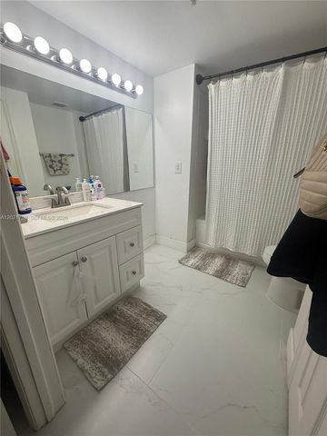 215 SW 117th Ter 14107, Pembroke Pines, FL 33025