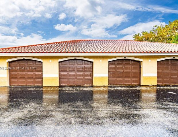 215 SW 117th Ter 14107, Pembroke Pines, FL 33025