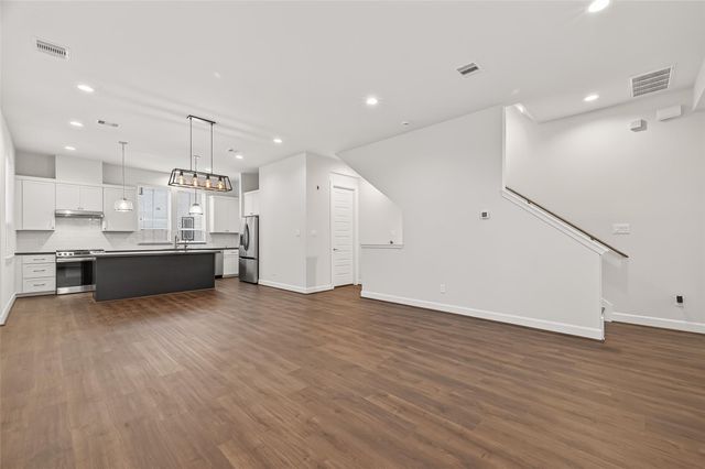 2712 Grand Fountains Drive H, Houston, TX 77054