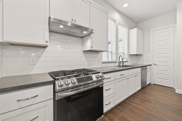 2712 Grand Fountains Drive H, Houston, TX 77054