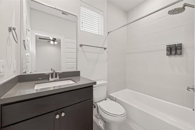 2712 Grand Fountains Drive H, Houston, TX 77054