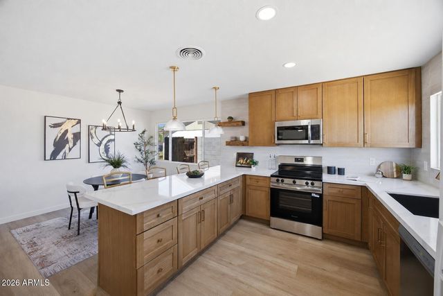 1733 W PERALTA Avenue, Mesa, AZ 85202