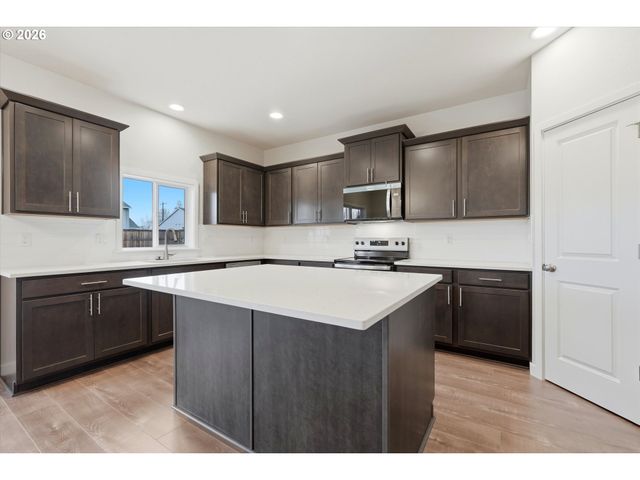 550 E Fourth St, Yamhill, OR 97148