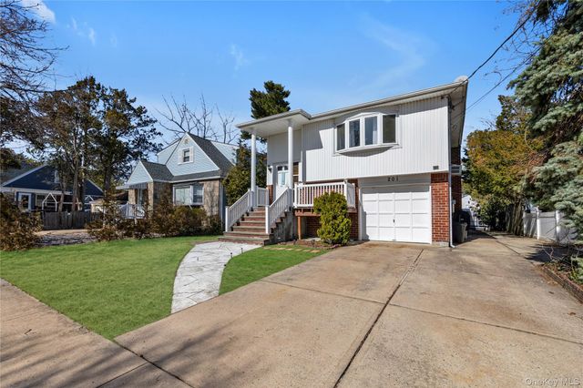 201 Montauk Street, Valley Stream, NY 11580