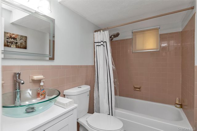 201 Montauk Street, Valley Stream, NY 11580