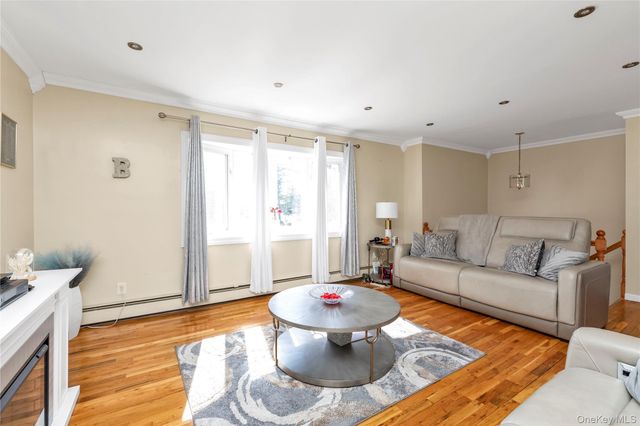 201 Montauk Street, Valley Stream, NY 11580