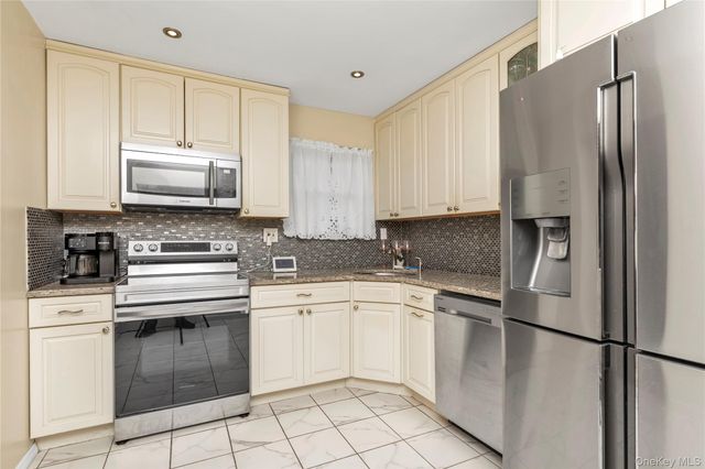 201 Montauk Street, Valley Stream, NY 11580