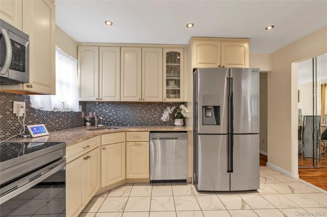 201 Montauk Street, Valley Stream, NY 11580