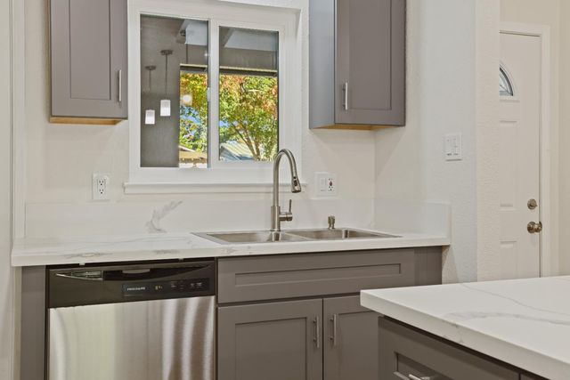 1828 Celeste, Modesto, CA 95355