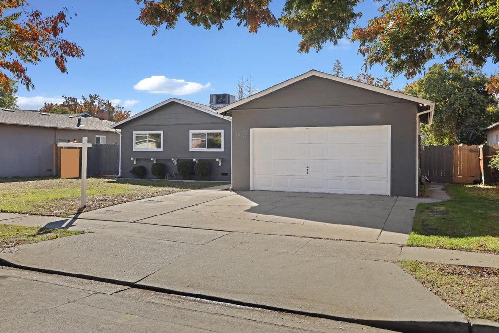 1828 Celeste, Modesto, CA 95355
