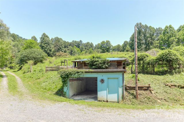 435 Mountain Cove Road, Marshall, NC 28753
