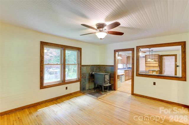 435 Mountain Cove Road, Marshall, NC 28753
