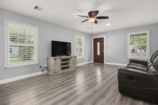 6910 Cayton Street, Houston, TX 77061