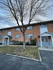 702 Barclay Manor 7B, Balmville, NY 12550