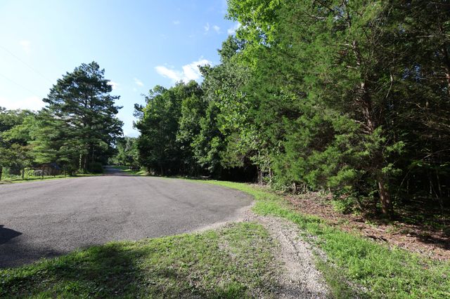 21 Holcomb Cir, Kingston Springs, TN 37082