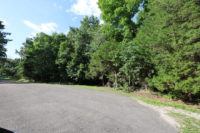 21 Holcomb Cir, Kingston Springs, TN 37082