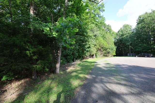 21 Holcomb Cir, Kingston Springs, TN 37082