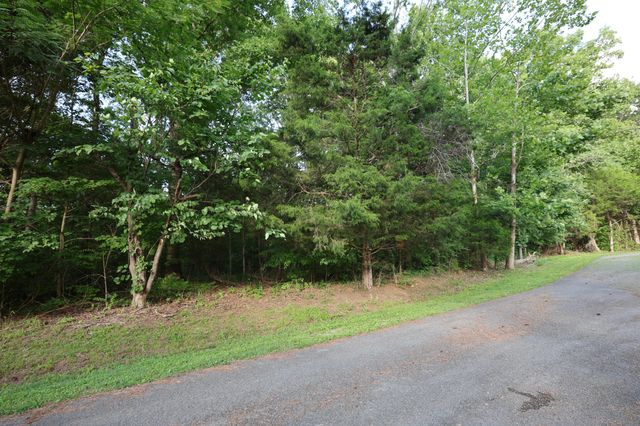 21 Holcomb Cir, Kingston Springs, TN 37082