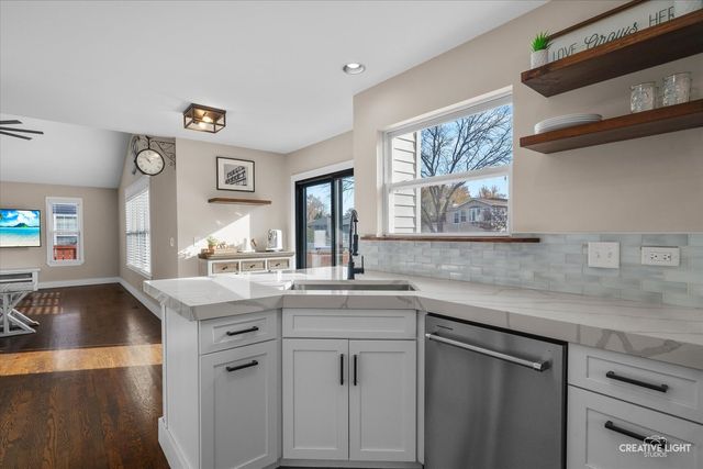 363 Cornwall Avenue, South Elgin, IL 60177