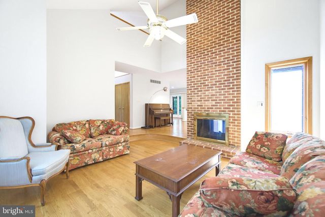 6181 WOODED RUN DR, Columbia, MD 21044