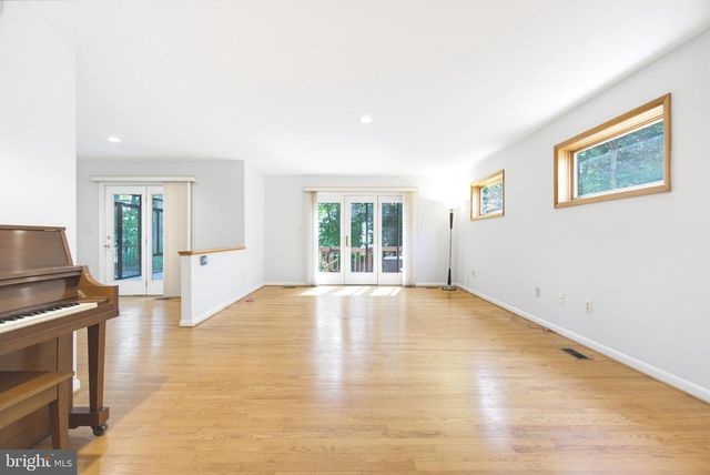 6181 WOODED RUN DR, Columbia, MD 21044
