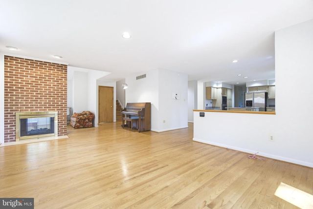 6181 WOODED RUN DR, Columbia, MD 21044