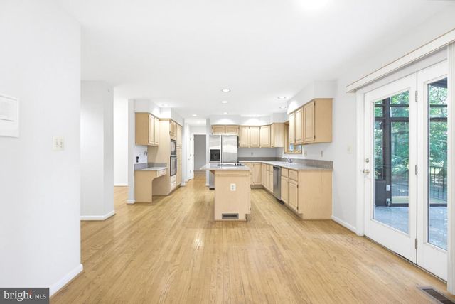 6181 WOODED RUN DR, Columbia, MD 21044