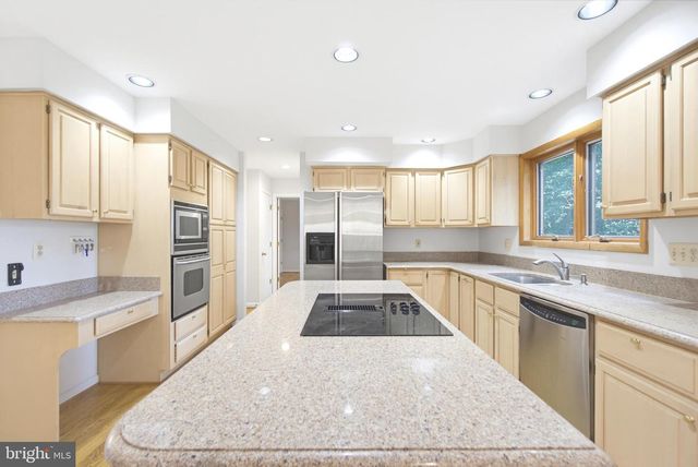 6181 WOODED RUN DR, Columbia, MD 21044