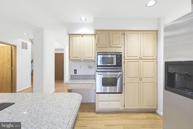 6181 WOODED RUN DR, Columbia, MD 21044