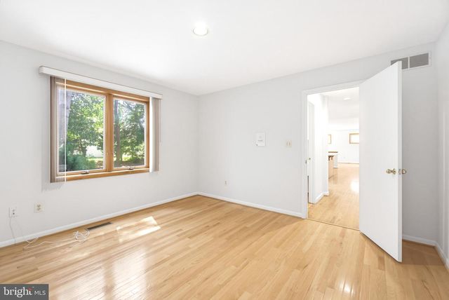 6181 WOODED RUN DR, Columbia, MD 21044