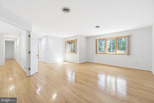 6181 WOODED RUN DR, Columbia, MD 21044