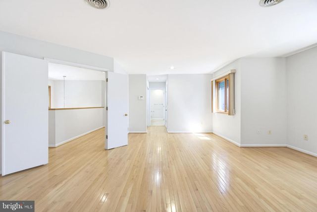 6181 WOODED RUN DR, Columbia, MD 21044