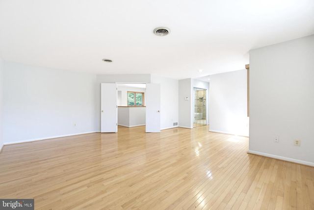 6181 WOODED RUN DR, Columbia, MD 21044