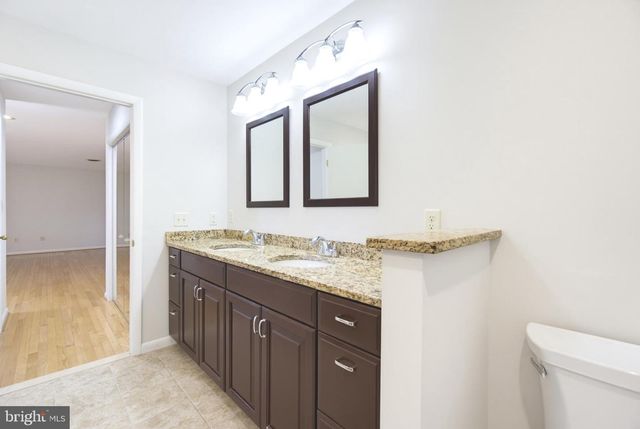 6181 WOODED RUN DR, Columbia, MD 21044