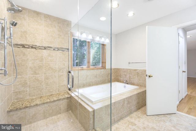 6181 WOODED RUN DR, Columbia, MD 21044