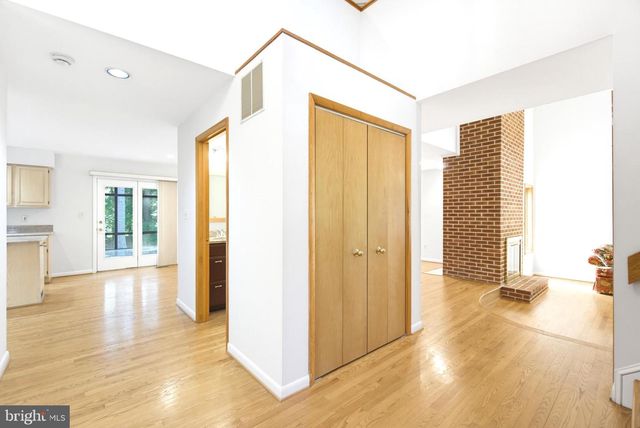 6181 WOODED RUN DR, Columbia, MD 21044