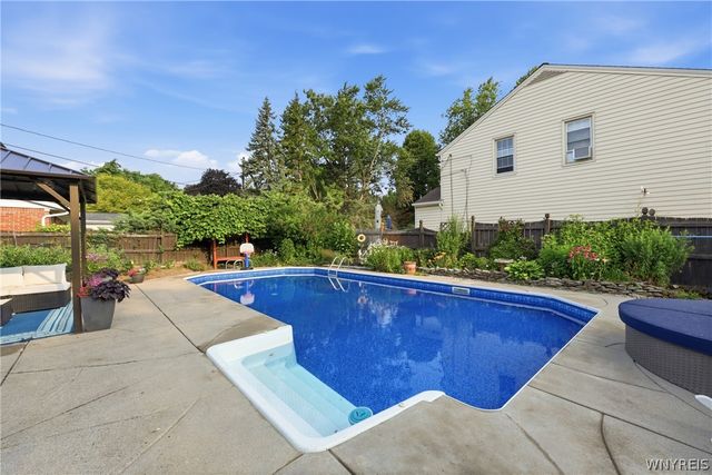 53 Willowgrove East, Tonawanda, NY 14150