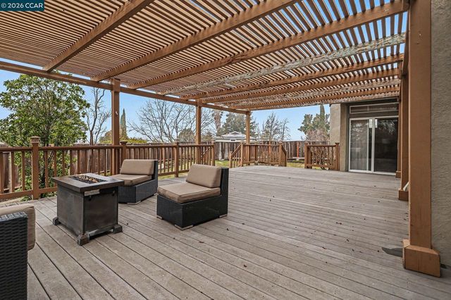 121 St Nazaire Ct, Martinez, CA 94553