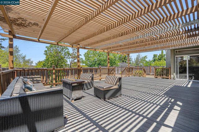 121 St Nazaire Ct, Martinez, CA 94553