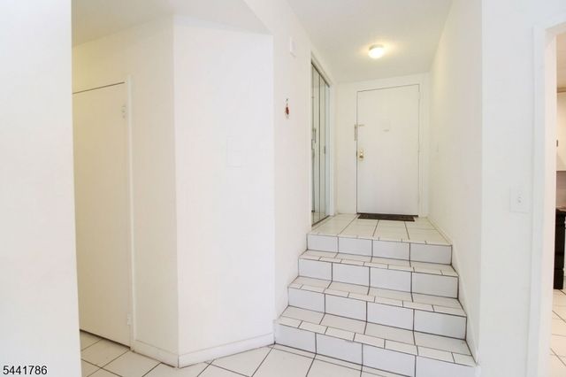 108 Harmon Cove Tower, Secaucus Town, NJ 07094