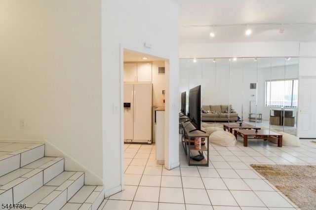 108 Harmon Cove Tower, Secaucus Town, NJ 07094