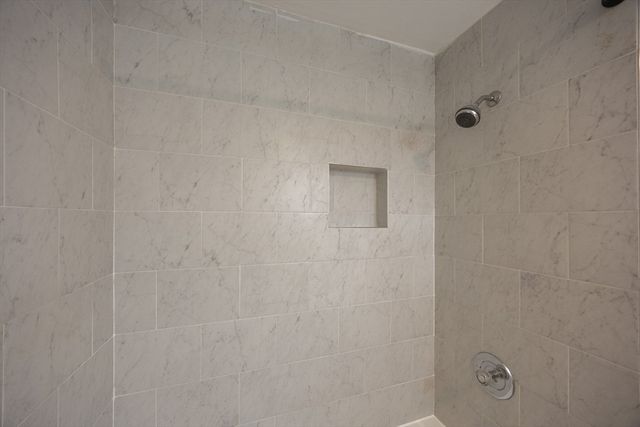 18 Shadowbrook Ln 19, Milford, MA 01757