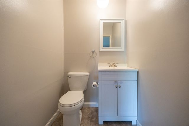 18 Shadowbrook Ln 19, Milford, MA 01757
