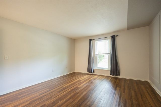 18 Shadowbrook Ln 19, Milford, MA 01757
