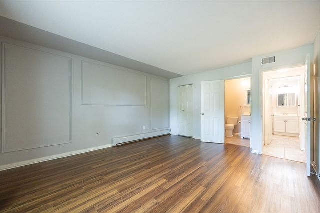 18 Shadowbrook Ln 19, Milford, MA 01757