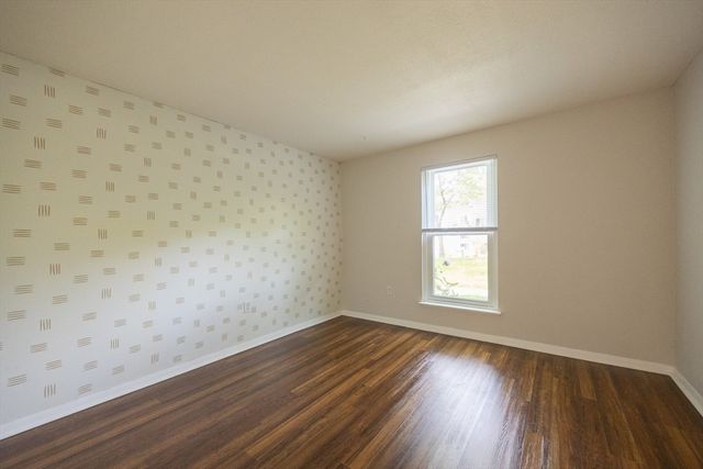 18 Shadowbrook Ln 19, Milford, MA 01757