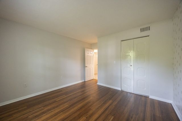 18 Shadowbrook Ln 19, Milford, MA 01757