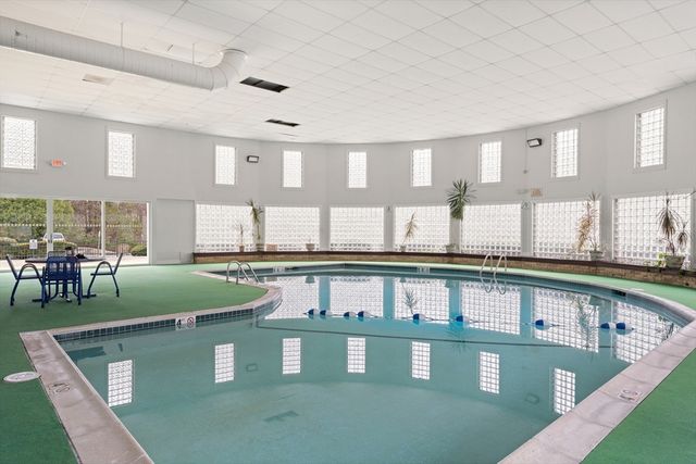 18 Shadowbrook Ln 19, Milford, MA 01757