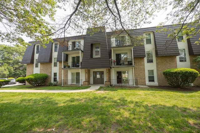18 Shadowbrook Ln 19, Milford, MA 01757