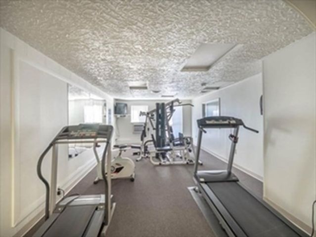 18 Shadowbrook Ln 19, Milford, MA 01757